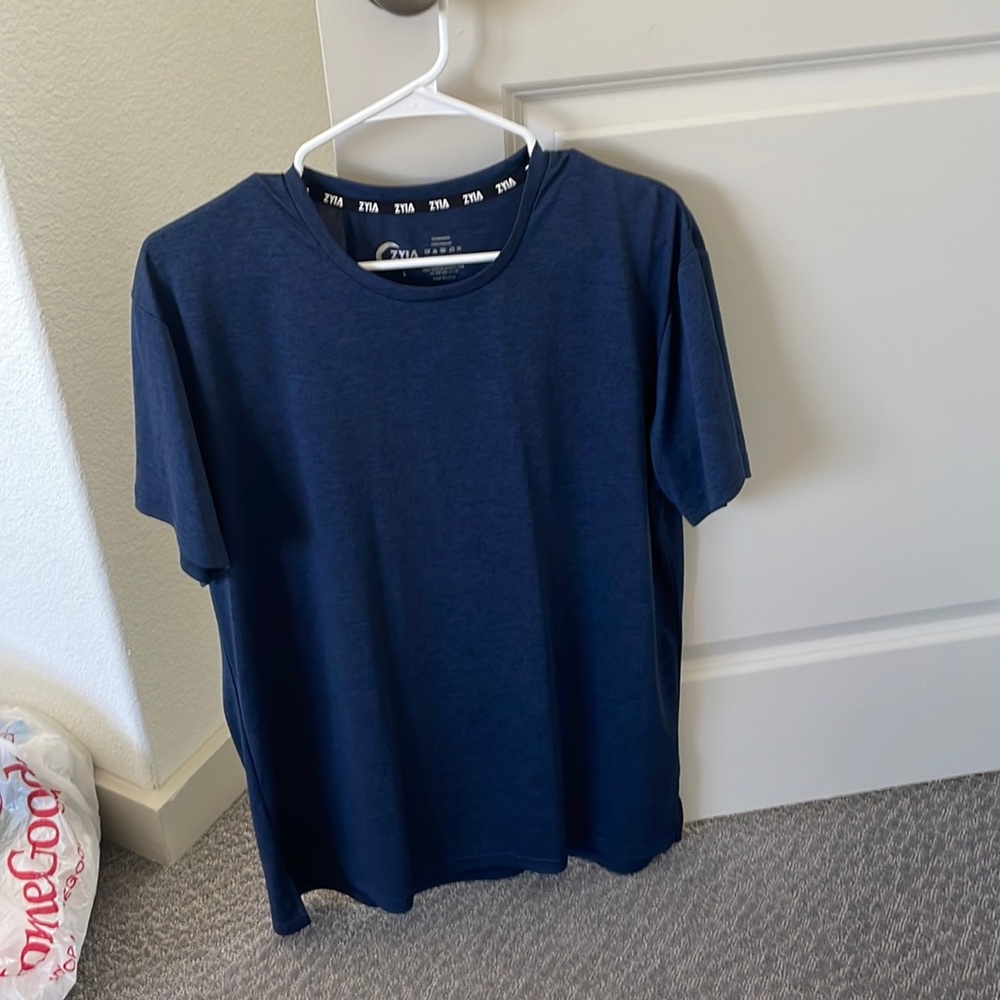 Navy blue men’s work out T-shirt